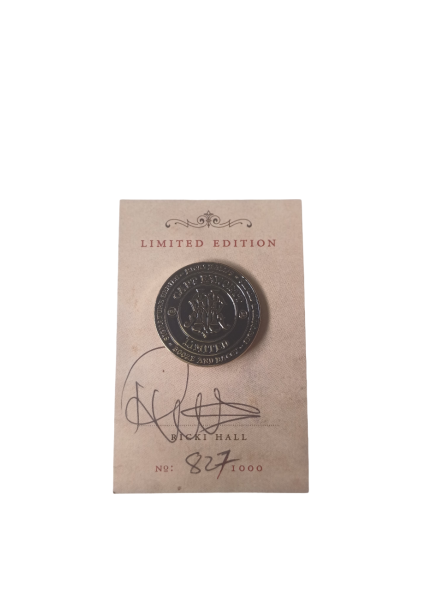 Pin Edición Limitada Ricki Hall Captain Fawcett